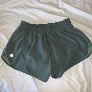 lululemon hotty hot shorts 2.5 in